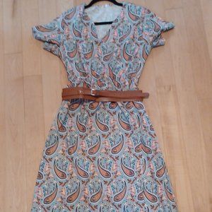 Like new faux wrap paisley maxi dress with belt